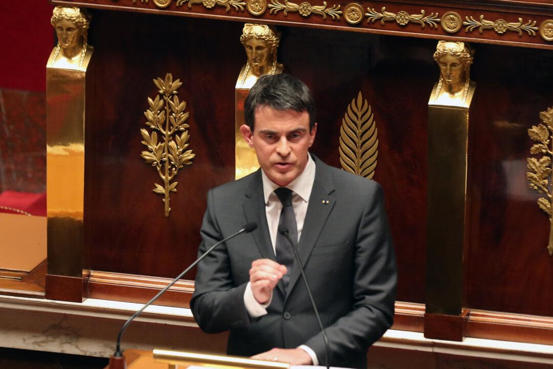 French Premier Invokes ‘Efficiency’ to Force Though Reform