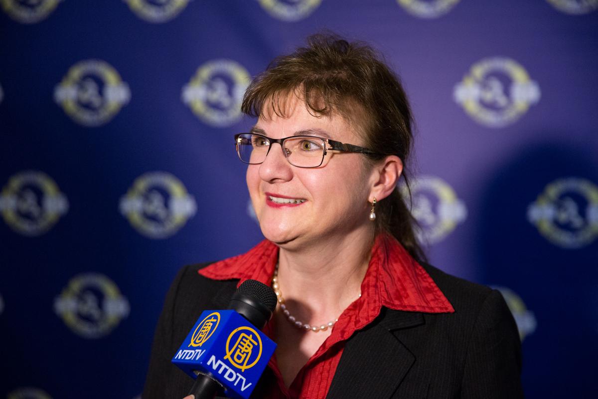 ‘Jeweller of the Year’ Admires Shen Yun’s Artistic Excellence