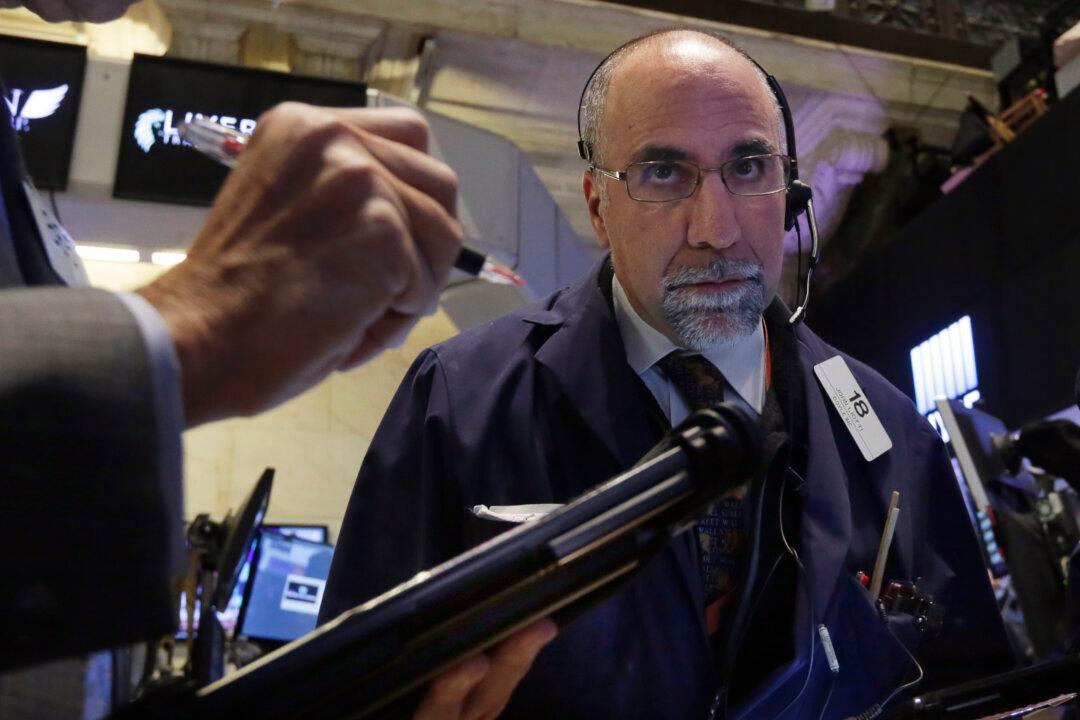 Dismal Report on US Retail Spending Hits the Stock Market