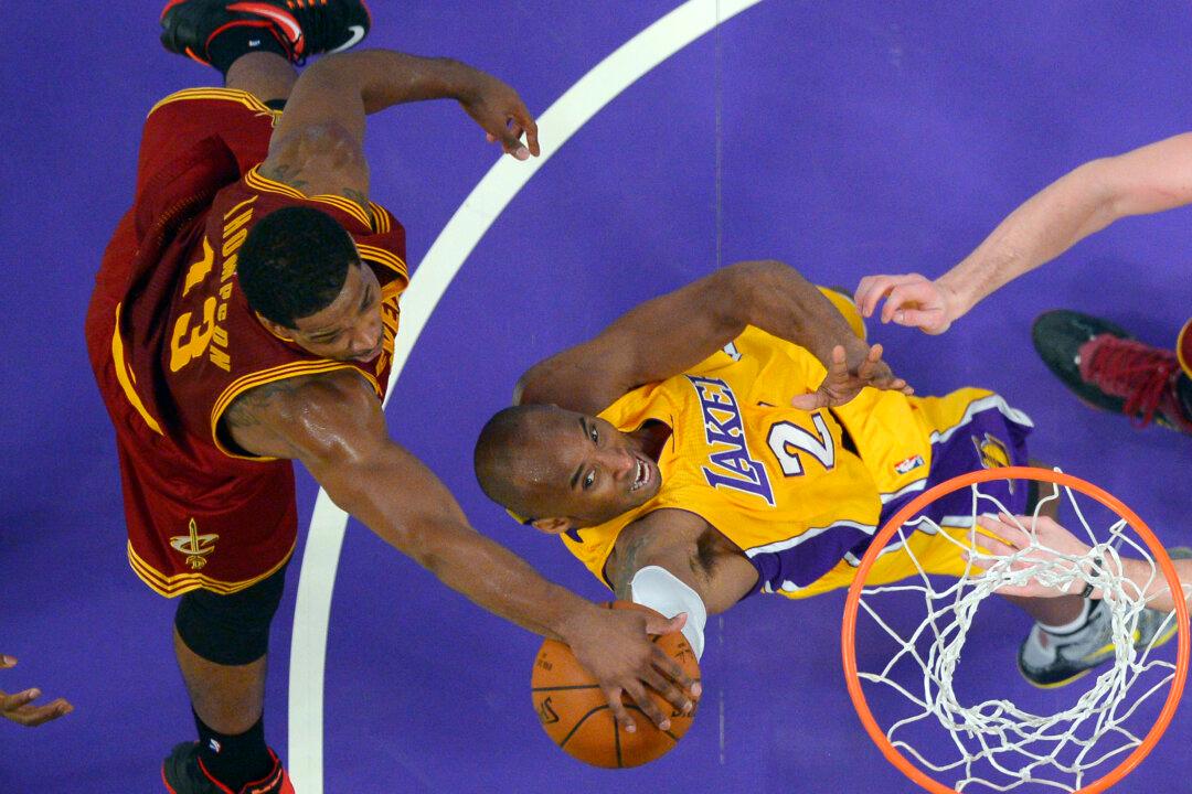 Kobe Bryant Injured with Torn Rotator Cuff