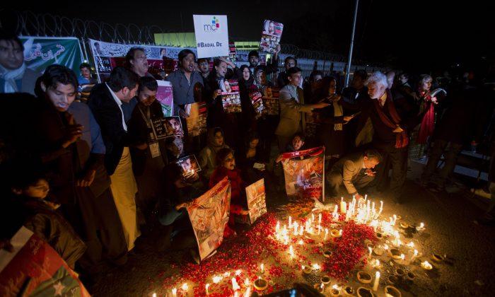 5 Arrested for Pakistan School Massacre
