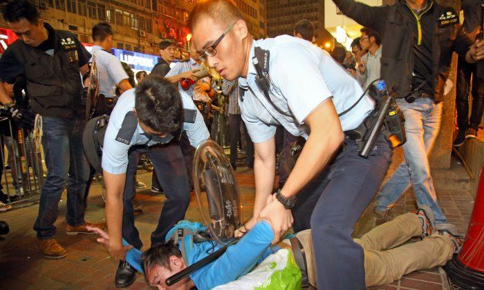 Hong Kong: Pedestrians Allege Police Beating During Occupy Protests, Seek Redress