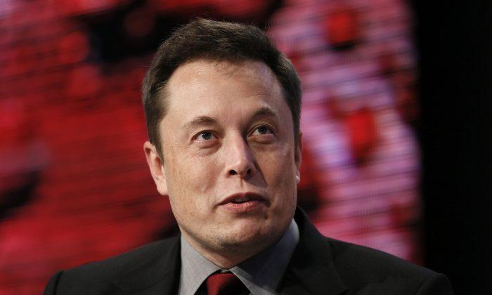 Elon Musk Wants Internet on Mars, Google Pledges $1 Billion. Competition Surfaces