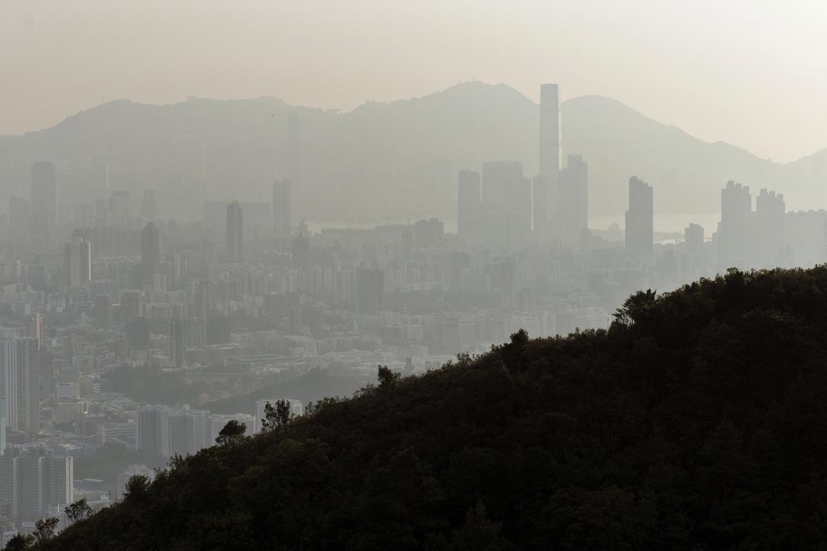 While Beijing Enjoys the Sun, Hong Kong Suffers Smog-Darkened Skies