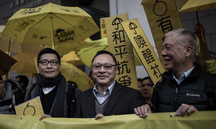 Occupy Central Leaders ‘Arrested’ and Let Off for Hong Kong Protests