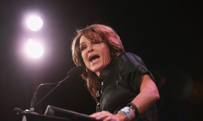 Sarah Palin Rips Hillary Clinton at GOP Summit in Iowa
