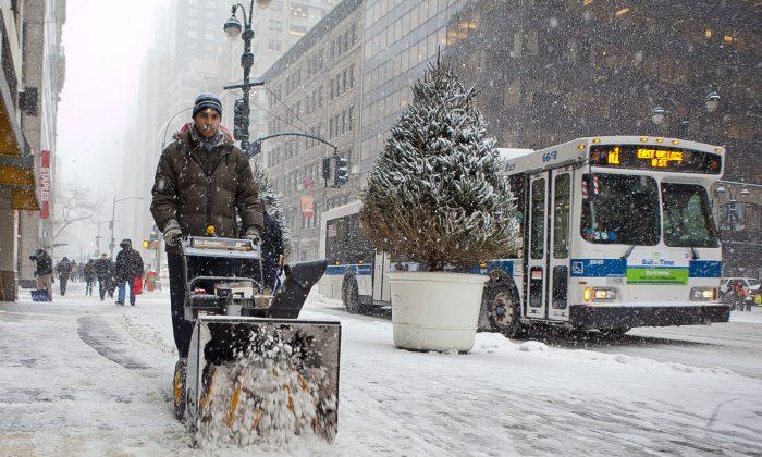 NYC Storm: New Yorkers Seeking ‘Blizzard Boyfriends’ and Girlfriends on Craigslist