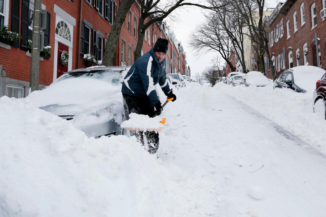 Bartender Chris Laudani ID'd as Person Who Shoveled Boston Marathon Finish Line