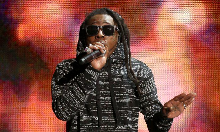Report: Lil Wayne Suffers Several Seizures, Plane Makes Emergency Landing