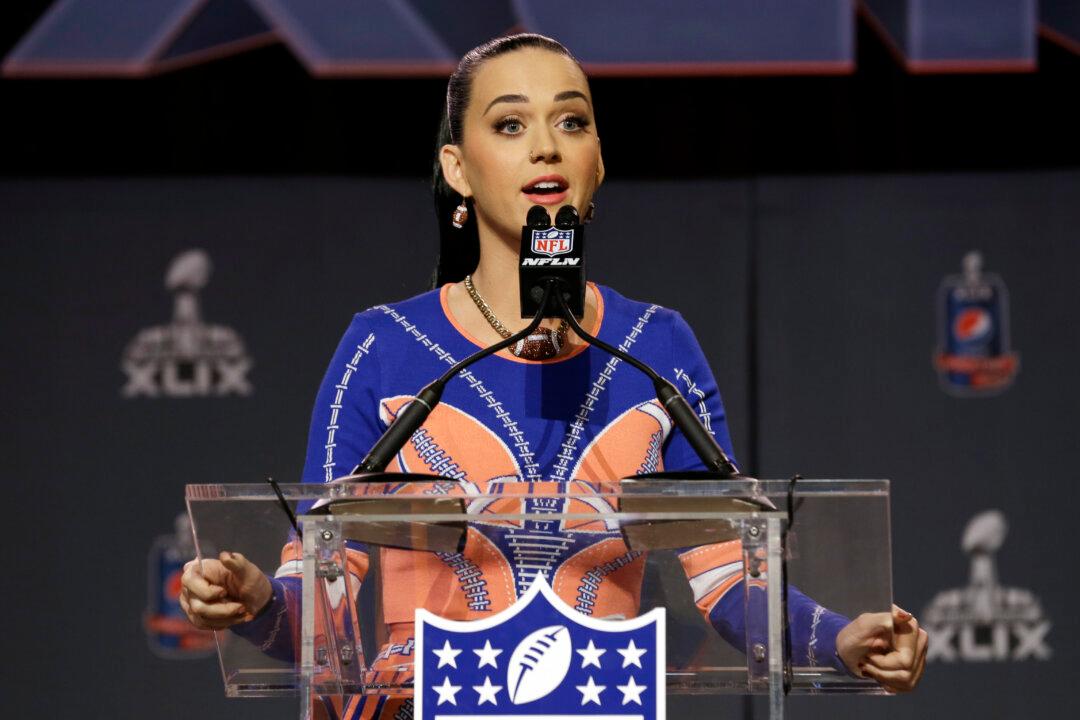Katy Perry ‘Illuminati’ Conspiracy? Super Bowl 49 Halftime Performance Morphs into Twitter Jokes