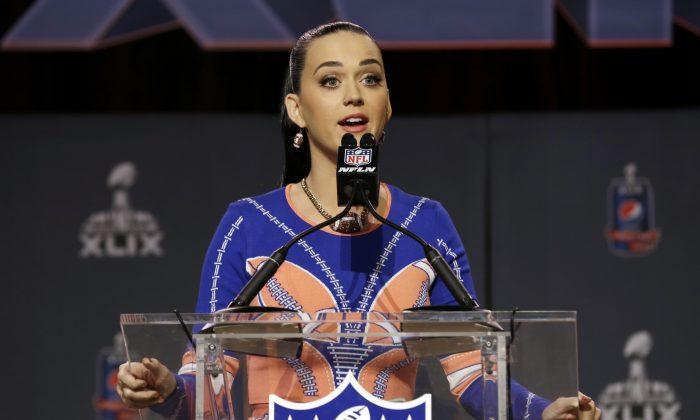 Katy Perry ‘Illuminati’ Conspiracy? Super Bowl 49 Halftime Performance Morphs into Twitter Jokes