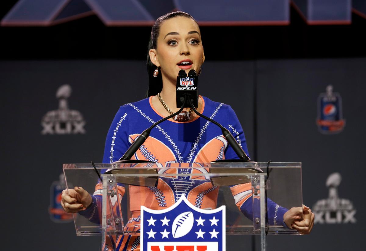 Katy Perry ‘Illuminati’ Conspiracy? Super Bowl 49 Halftime Performance Morphs into Twitter Jokes