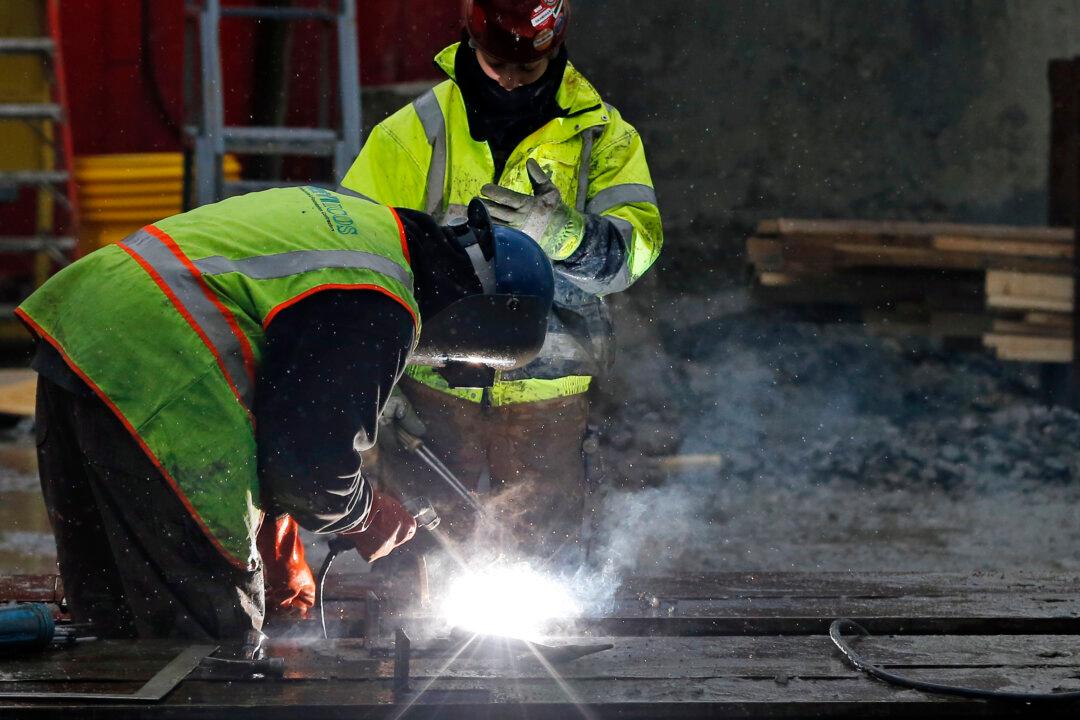 Jobs Report Could Signal Whether US Economy Is Strengthening