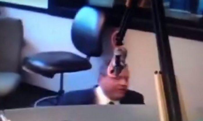 Check Out Chris Christie Falling Out of His Chair a Bunch of Times
