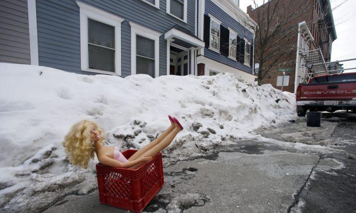Bostonians Deal With Snow Like a Boss
