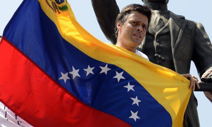 Venezuelan Activists March to Leopoldo Lopez’s Jail