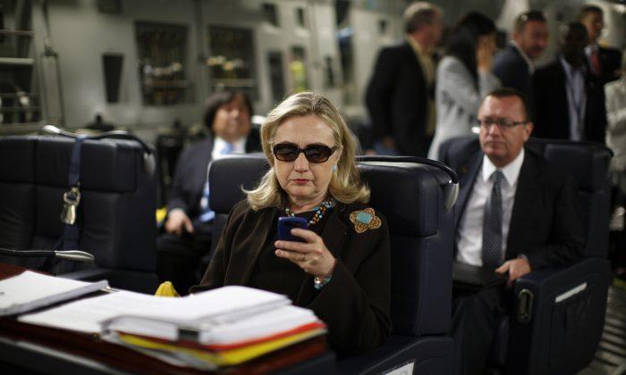 Hillary Clinton Request for ‘Secure’ Blackberry Was Denied but Experts Say It Wouldn’t Have Been Secure at All