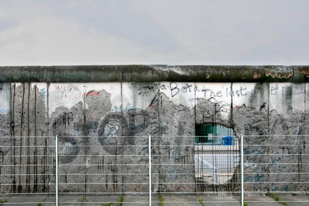 Exploring the Fall of the Berlin Wall