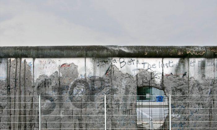 Exploring the Fall of the Berlin Wall