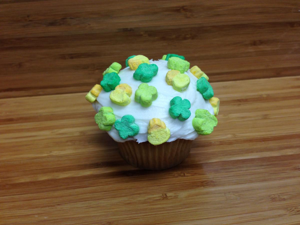 Recipe: Vanilla Cupcakes With Green ‘Lucky Charms Cereal Milk’ Frosting Topped With Lucky Charms