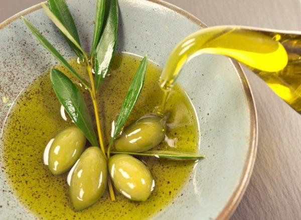 Olive oil (Panuzz/iStock/Thinkstock)