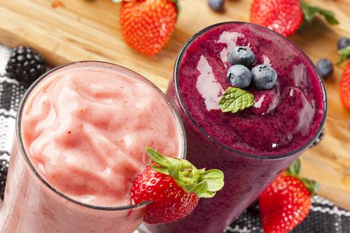 When creating a good smoothie, you are creating a highly digestible mini-meal (<a href="http://www.shutterstock.com/pic-118784038/stock-photo-fresh-blueberry-and-strawberry-smoothie-on-a-background.html?src=cGf32bgJ9xtG0om4ZxxV2A-1-7" target="_blank" rel="noopener">Shutterstock</a>)