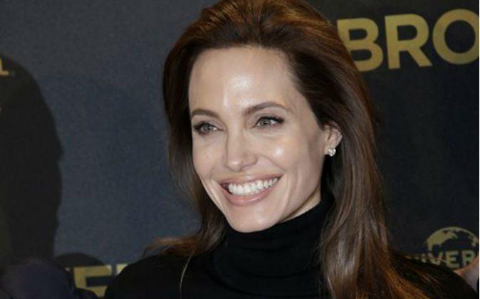 Angelina Jolie’s Surgery Got You Worried? Here’s What You Should Know About Ovarian Cancer Risk