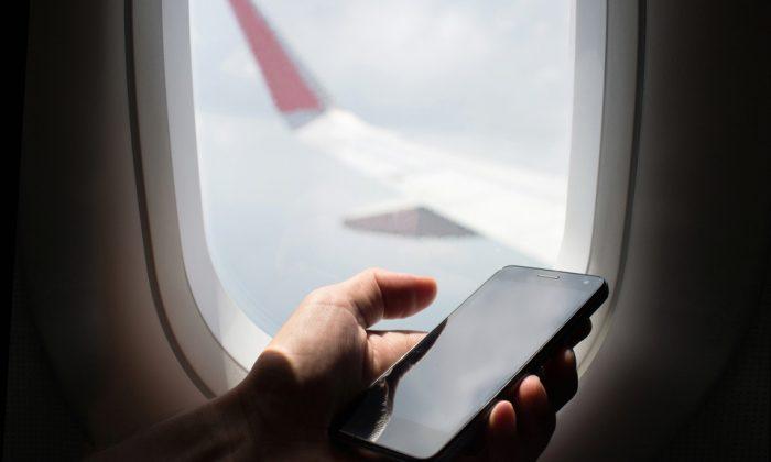 This Is What Really Happens If You Don’t Put Your Phone in Flight Mode on a Plane
