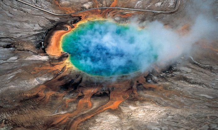 Chinese Tourist Fined $1,000 by Yellowstone For Leaving Walkway, Collecting Water