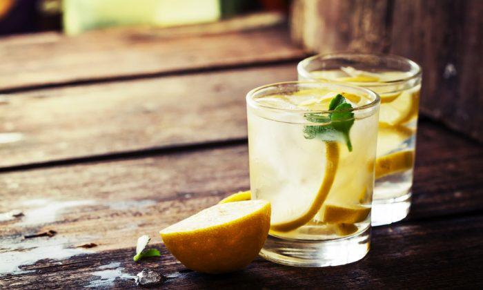 8 Good Reasons to Start Your Day With Lemon Water