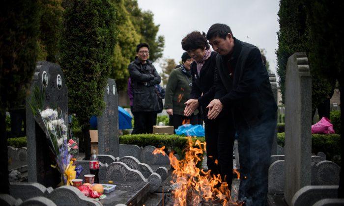 For 16 Dollars, You Can Hire Someone to Cry at Your Ancestor’s Tomb in China
