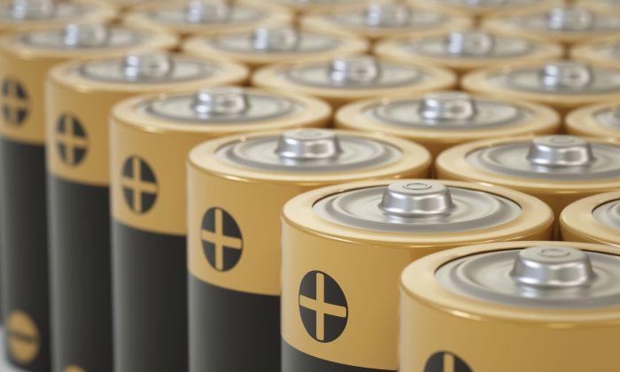 Aluminum Battery Takes 1 Minute to Charge