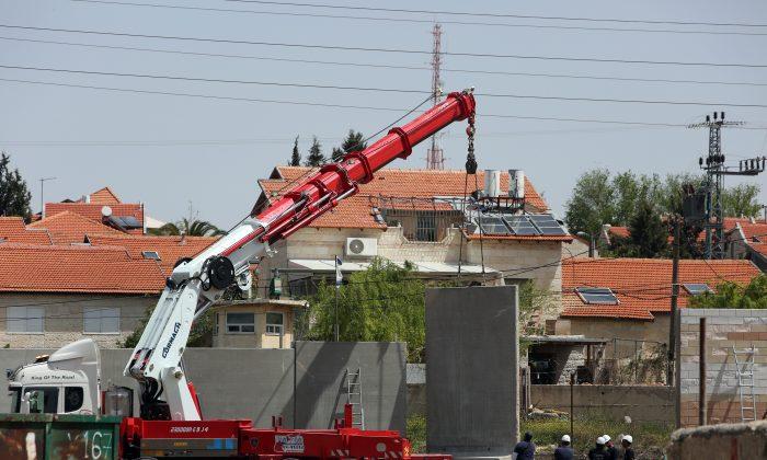 Israel OKs Settlement Building Amid Standoff With Settlers