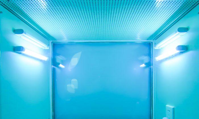 Robot Cleans Hospital Rooms With Uv Light