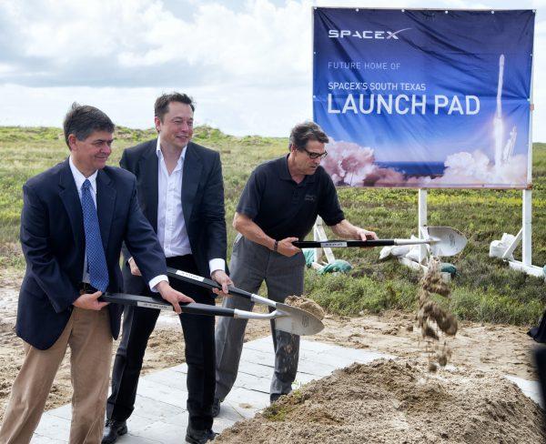 (L-R) Rep. Filemon Vela (D-Texas), SpaceX founder and CEO Elon Musk, and Texas Gov. Rick Perry at the groundbreaking ceremony for the SpaceX launch pad at Boca Chica Beach, Texas, on Sept. 22, 2014. (AP Photo/Valley Morning Star, David Pike)