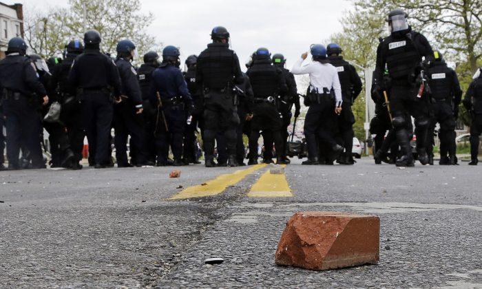 Riots in Baltimore Raise Questions About Police Response