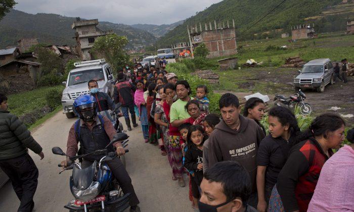 Military Flight Evacuates Canadians From Quake-Stricken Nepal