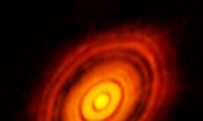 Deep Space Photo Shows Planets Forming