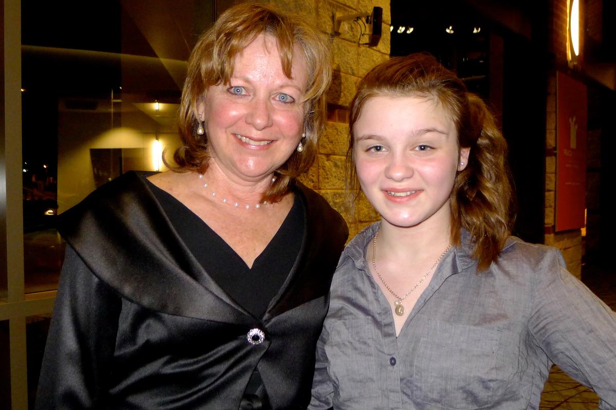 Mother and Daughter Thoroughly Enjoy All Aspects of Shen Yun