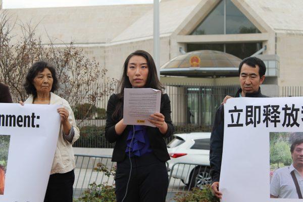 Teresa You (C) speaks at a rally outside the Chinese Embassy in Washington D.C. on April 30, 2015. (He Yi/Epoch Times)