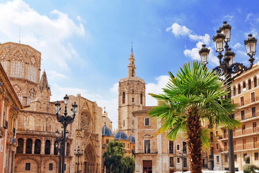 4 Must-Sees and Dos for the Ultimate Spanish Travel Bucket