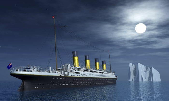 Touristic Expedition to Titanic’s Remains