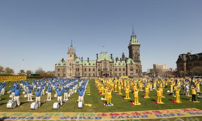 World Falun Dafa Day Celebrated in Ottawa