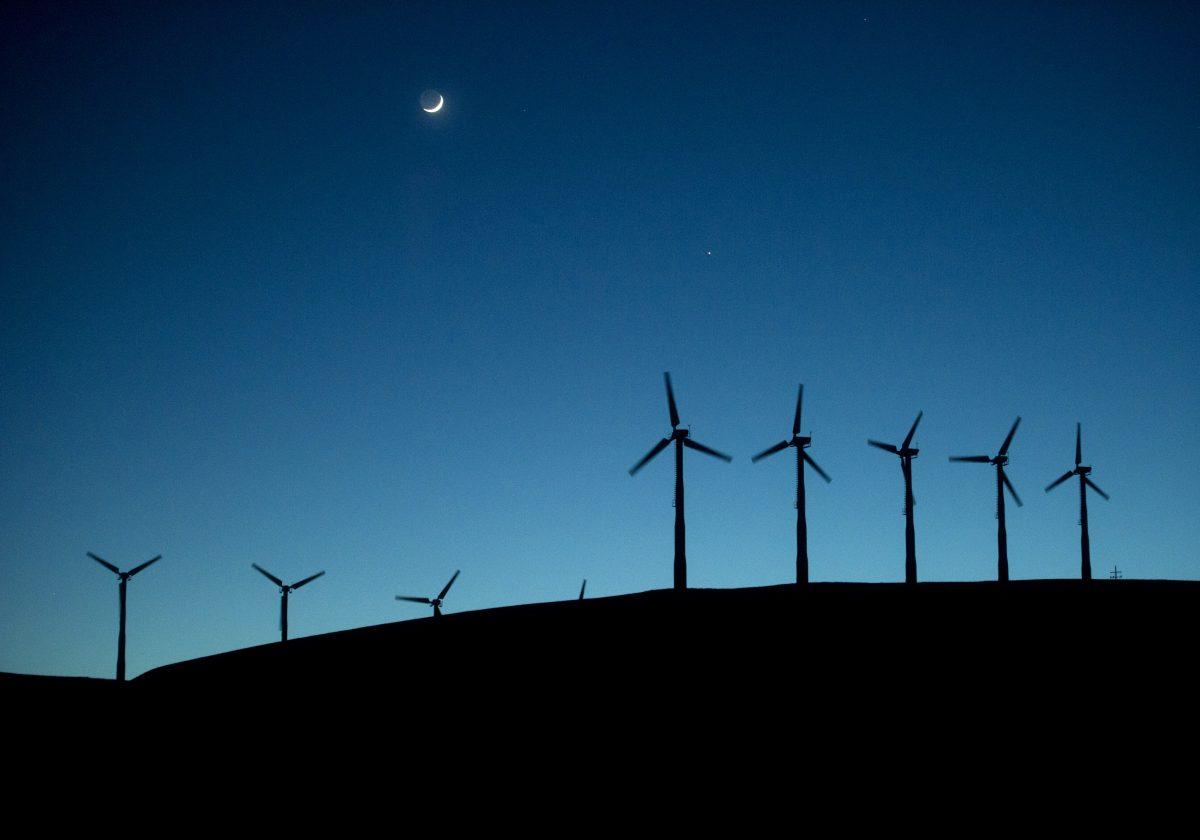 Windmills lining the Altamont Pass generate electricity in Livermore, Calif., on May 12, 2013. (AP Photo/Noah Berger)