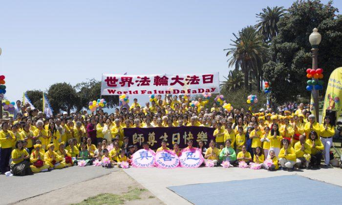Los Angeles Falun Gong Practitioners Celebrate World Falun Dafa Day