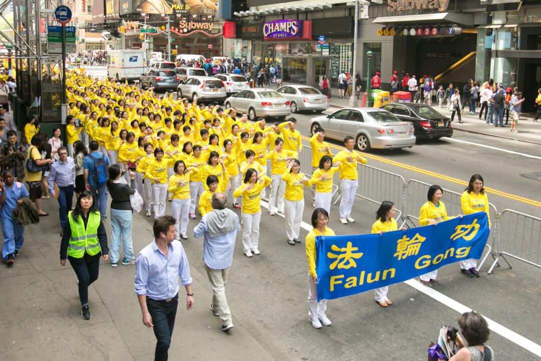 Spanning Manhattan, Parade Brings Message of Peace