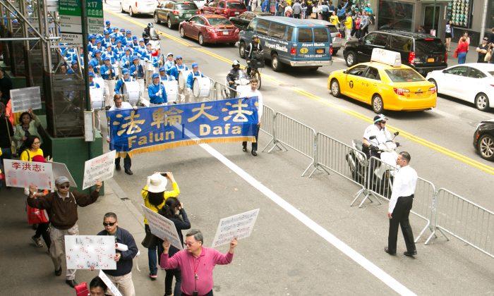 A Pro-Beijing Group Is Heckling Falun Gong and Failing at It