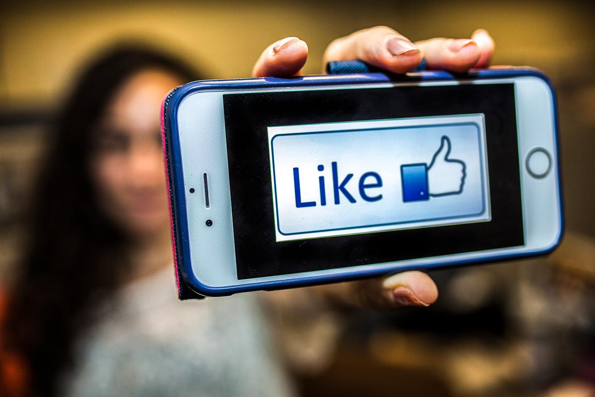 How to Play the Secret Chess Game Hidden in Facebook Messenger