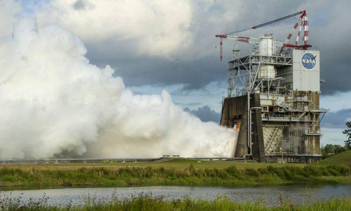 Watch NASA Test the Rocket Engines That Could Fly Us to Mars (Video)