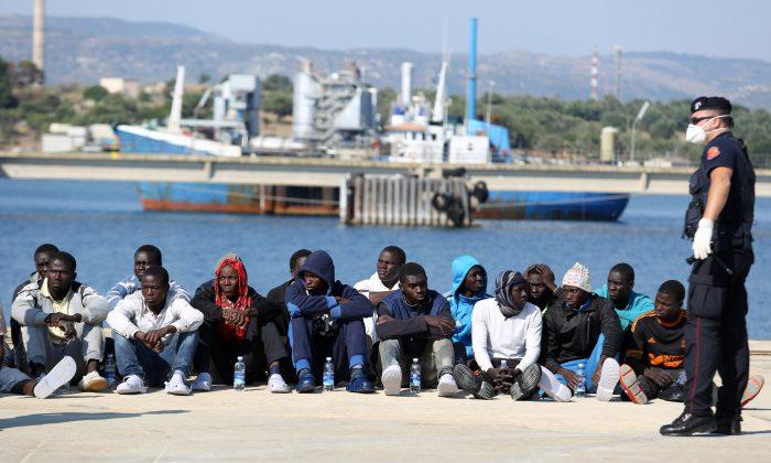 2 Suspected Migrant Smugglers Detained in Sicily